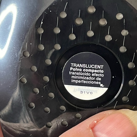 L'Bel Translucent Compact Powder - Picture 3 of 7